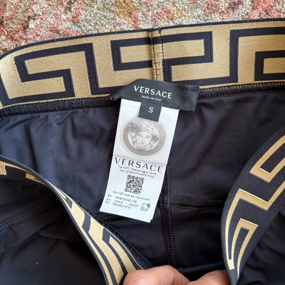 Versace Medusa Black Leggings with Gold Geometric Waistband Size Small - Picture 3 of 10